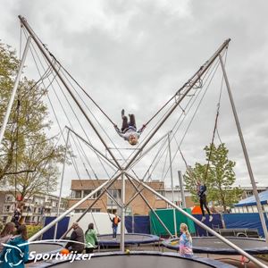 Bungeetrampoline + 2 begeleiders Bungeetrampoline + 2 begeleiders