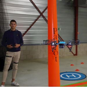 Indoor Drone vliegen Indoor Drone vliegen