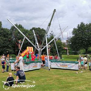 Bungeetrampoline + 2 begeleiders