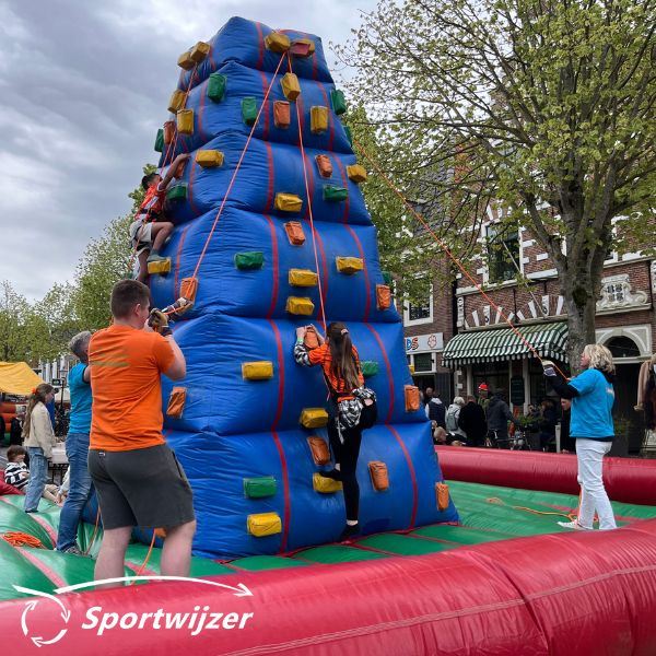 Klimtoren met klimblokken Klimtoren met klimblokken